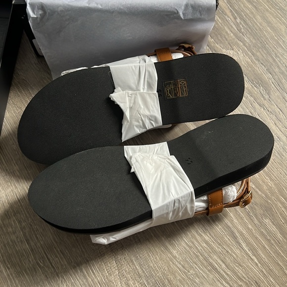 Coach Gracey Sandal - Leather (color - Penny) size 5.5B - Picture 4 of 5